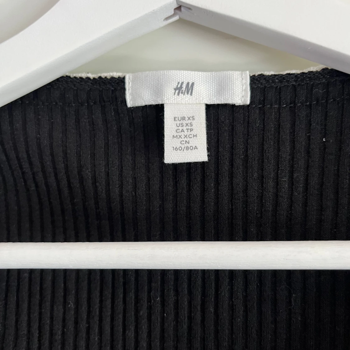 Linne med virkade detaljer - 91