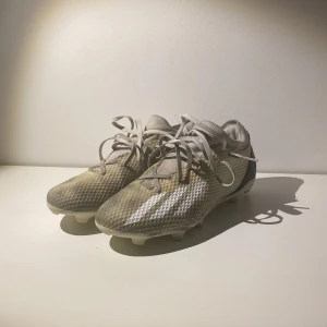 adidas X Speedportal .3 akademi  - Hej! Jag säljer mina adidas X Speedportal .3 akademi. De är i gott skick ändats smutsiga så gott som nya under ifrån och bort satt från smutset så skulle jag säga 9/10 i sick de är köpta för lite mindre en ett år sen köpt för 1199. Skriv vid vad som!