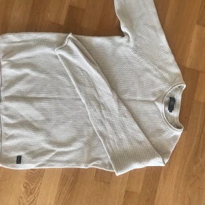 Beige stickad tröja - Superskön tröja för män i storlek S  Mycket bra skick !!