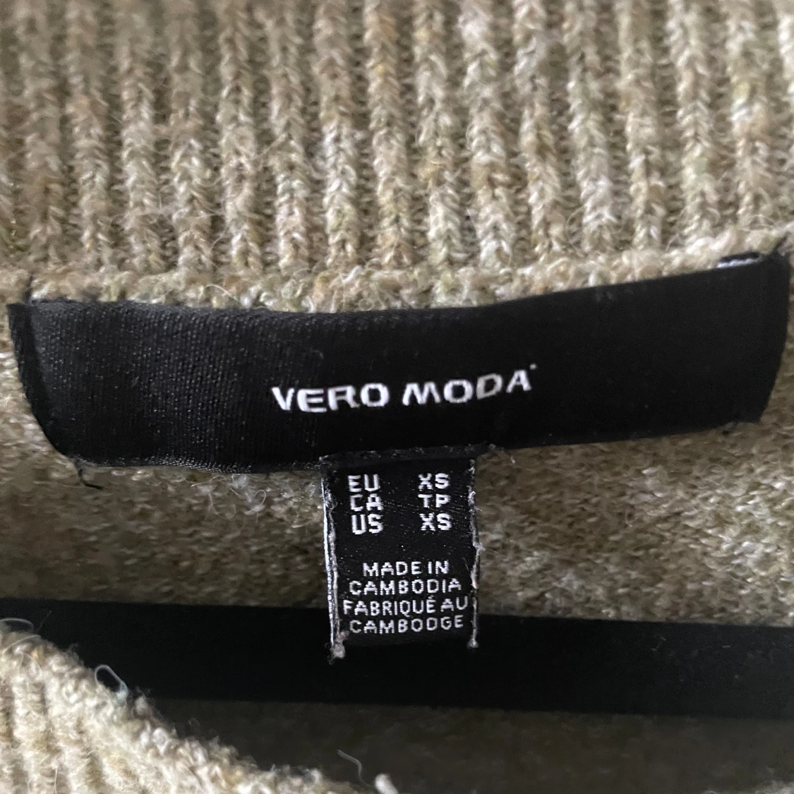 Grön stickad tröja - 90