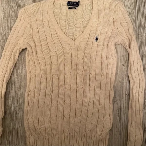 Äkta ralph lauren  -  stickad V ringad tröja från polo Ralph lauren. Knappt använd 