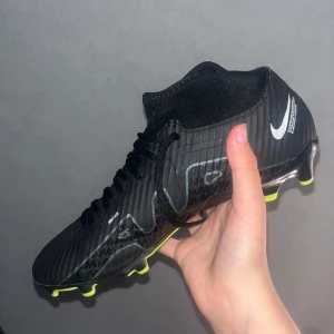 Nike dobbar  - Zoom mercurial academy från Nike  Originalpris: 1092kr  Använt ett x antal gånger 