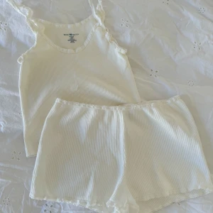 Brandy Melville pyjamas  - Ett sett med Linne och shorts från brandymelville. Nästan oanvända