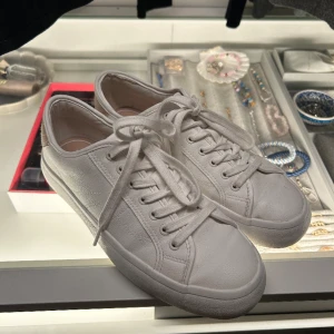 Zara vårskor  - Använda ca 2-3 gånger! Som helt nya i skicket! Säljer på grund av att dem inte används! Pris kan diskuteras❤️