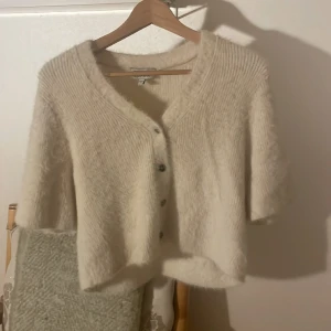 &otherstories tröja - Säljer denna fina tröja från &otherstories. Använd ett antal gånger men bra skick ❤️