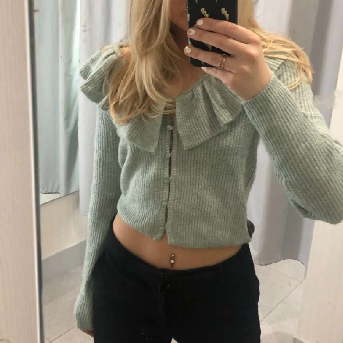 sååå fin och skön grön stickad kofta 💕💕