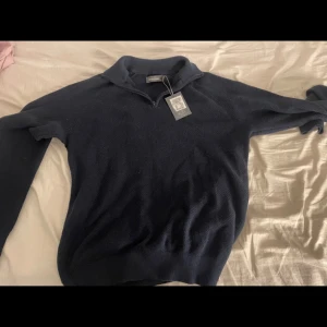Mörkblå half zip - Skönt material, bara testad, skriv vid fler frågor