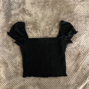 tröja - Den är i bra skick men använt mycket. 
