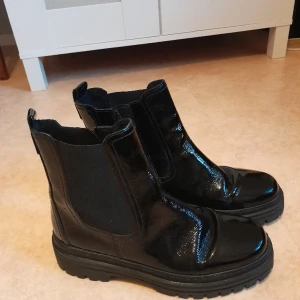 Boots - Nya lsckst svsrts boots strl 38,5 ,pris 200+ frakt