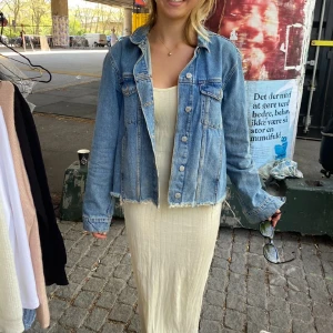 Jeansjacka med coolt tryck - Jeansjacka