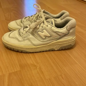 New balance 550 - Hyfsat bra skick, använda väl därav priset.