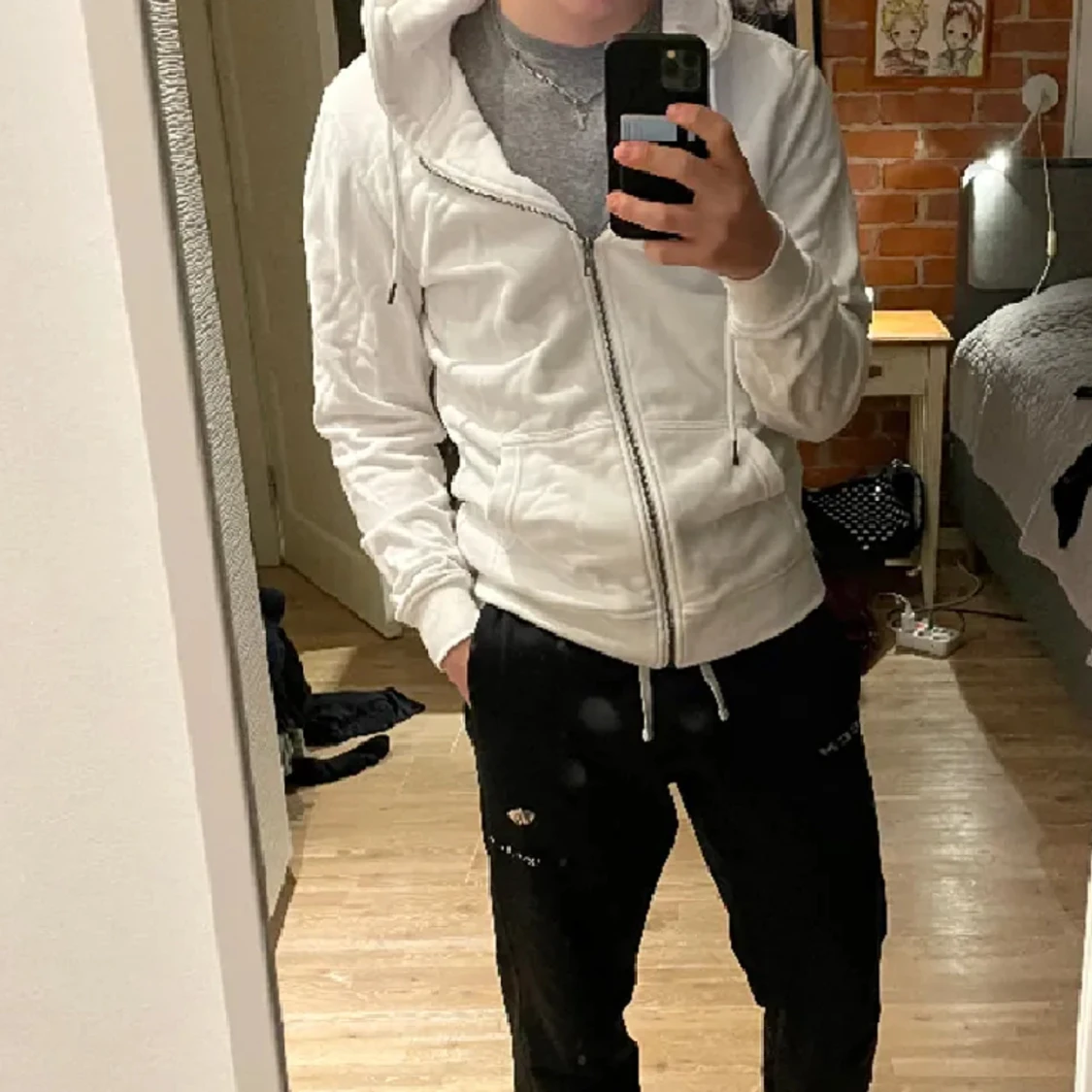 Urban Classic Vit Zip Hoodie - Stil och Komfort i Mycket Bra Skick (Stl Small)