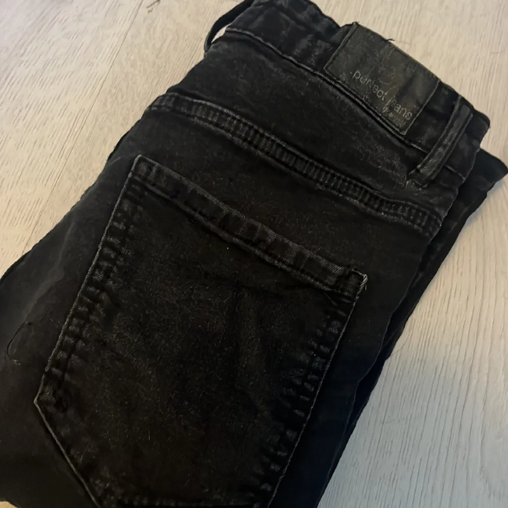 Fina skinny jeans. Gina Tricot. Molly jeans. Svarta super fina. 80kr . Jeans & Byxor.