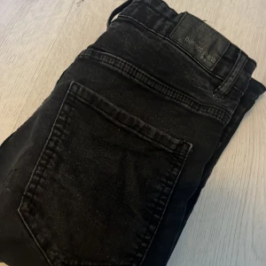 Molly jeans (gina) - Fina skinny jeans. Gina Tricot. Molly jeans. Svarta super fina. 80kr 