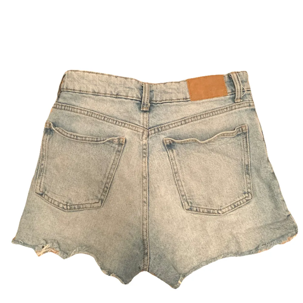Shorts från zara!✌️ Midjemått: 72 cm. Shorts.