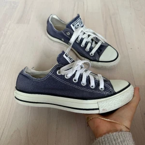 Låga Converse  - Säljer dessa låga Converse som tyvärr inte kommer till användning⭐️