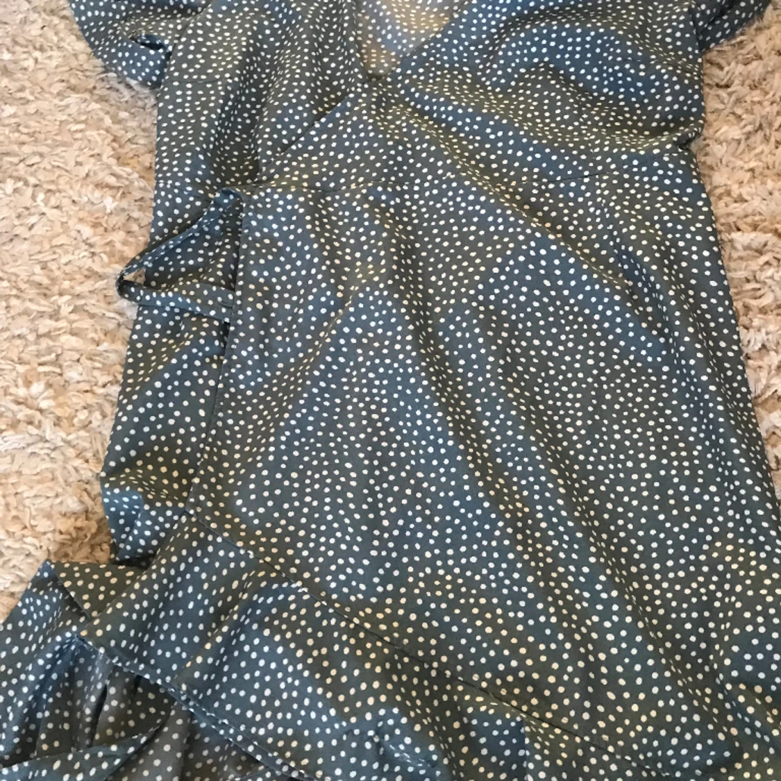 Klänning med volang  - 90