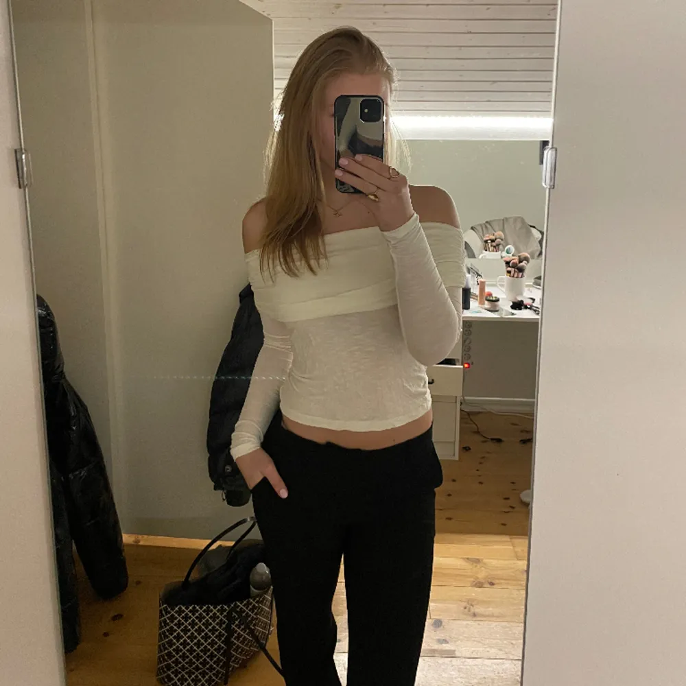 Jättefin off-shoulder topp som endast använts 1 gång! 💕. Toppar.