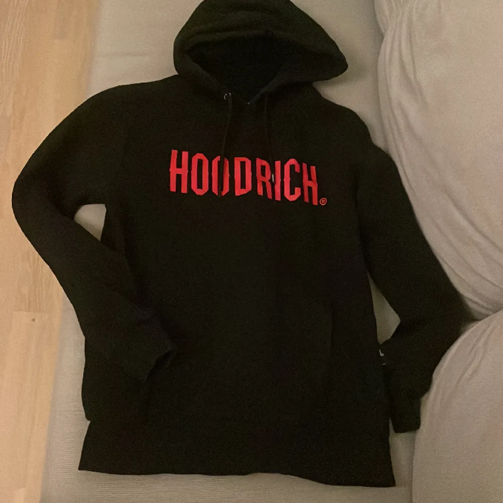 En Hoodrich hoodie i bra skick som knappt är använd. . Hoodies.