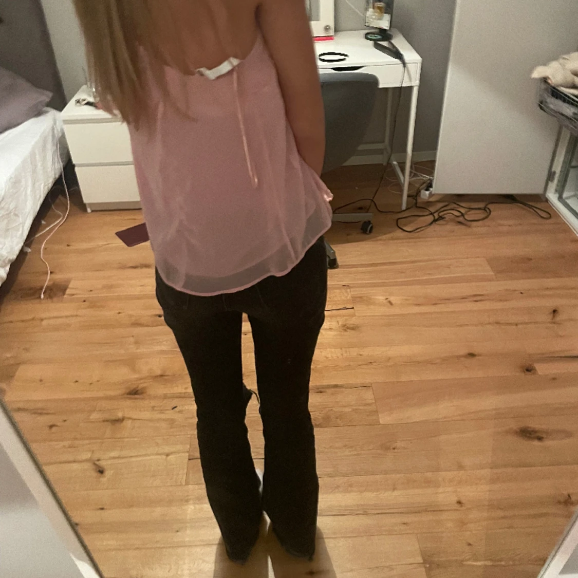 Super populär zara tröja, den är jätte skön men kom aldrig till användning, jätte snyg till shorts eller ba vanliga jeans - 91