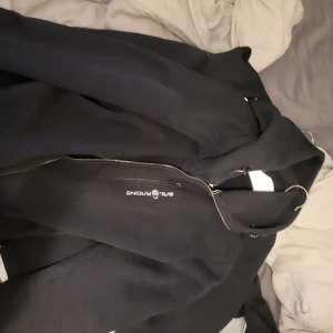 Sail racing - Säljer nu min sail racing zip hoddie då jag ej andvönder den 9/10 skick