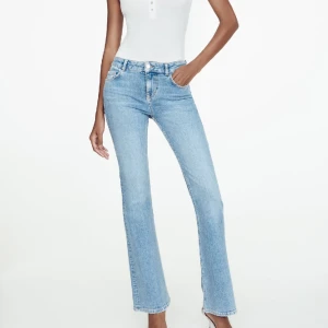 Zara jeans  - Säljer mina helt oanvända zara jeans då dom är för stora💗skriv privat för mer bilder, nypris 399kr