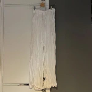 Linnebyxor - Fina linnebyxor med fickor från gina tricot.  Storlek xs/s Nyskick 