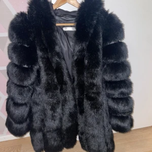 fusk pläs  - Sexig fusk päls jacka, oanvänd 
