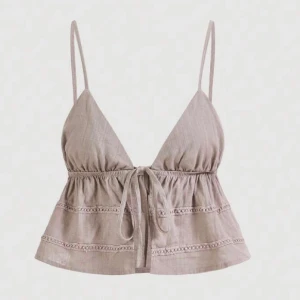 Topp - Mockabrun/beige topp, helt ny och oanvänd då den inte passade mig. Stl XXS, men sitter som en XS/S. Finns en likadan på min sida i vitt🤍