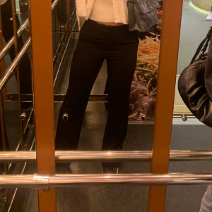 Kostymbycor - Säljer dessa as snygga kostymbyxor som är högmidjade från bikbok då dom börjat bli försmå 💗 storlek 36