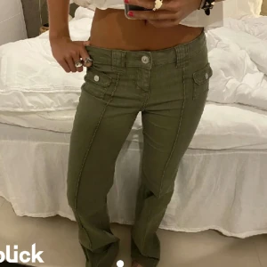 Gröna byxor  - Gröna byxor ifrån hm  Storlek 36  Priset kan diskuteras 