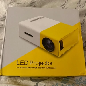 LED Projektor - Allting funkar som den ska, endast testad 🫶🏼