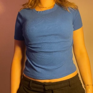 Blå T-shirt - Säljer min T-shirt från New yorker som inte längre kommer till användning 