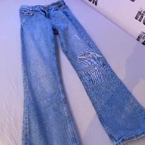 Säljer mina jeans från Gina Tricot pågrund av liten användning. Nypris 350 kr och jeansen är väldigt lite använda och är i jättebra skick