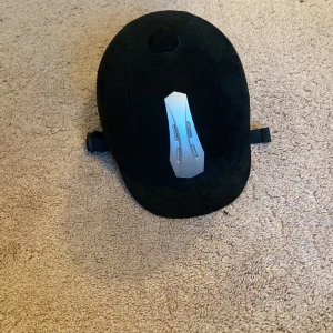 Basic ridhjälm❤️ - En svart basic ridhjälm från CRW💕 Är använd men ser ut som ny🫶🏻 Är justerbar❤️