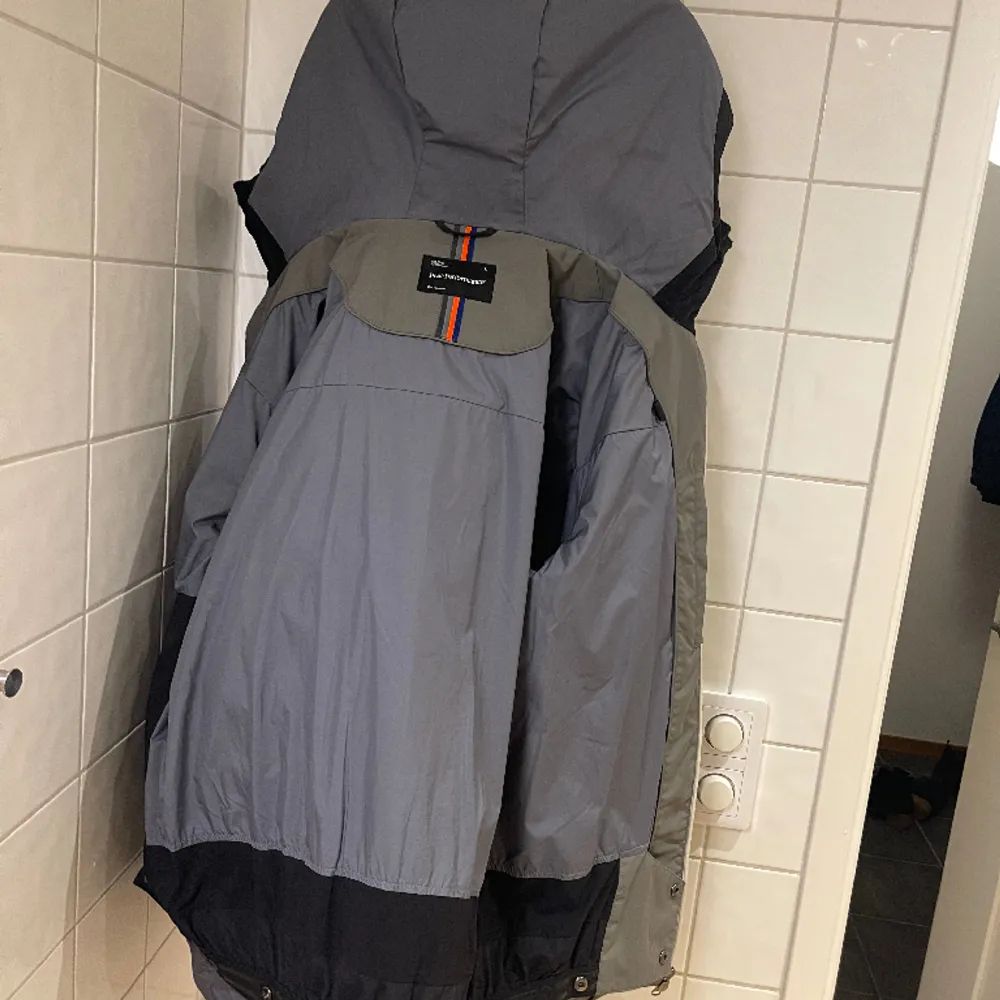 Peak performance skid/vinter jacka Använd endast en handfull gånger! Storlek Large Skick 10/10 Pris 1000kr. Jackor.