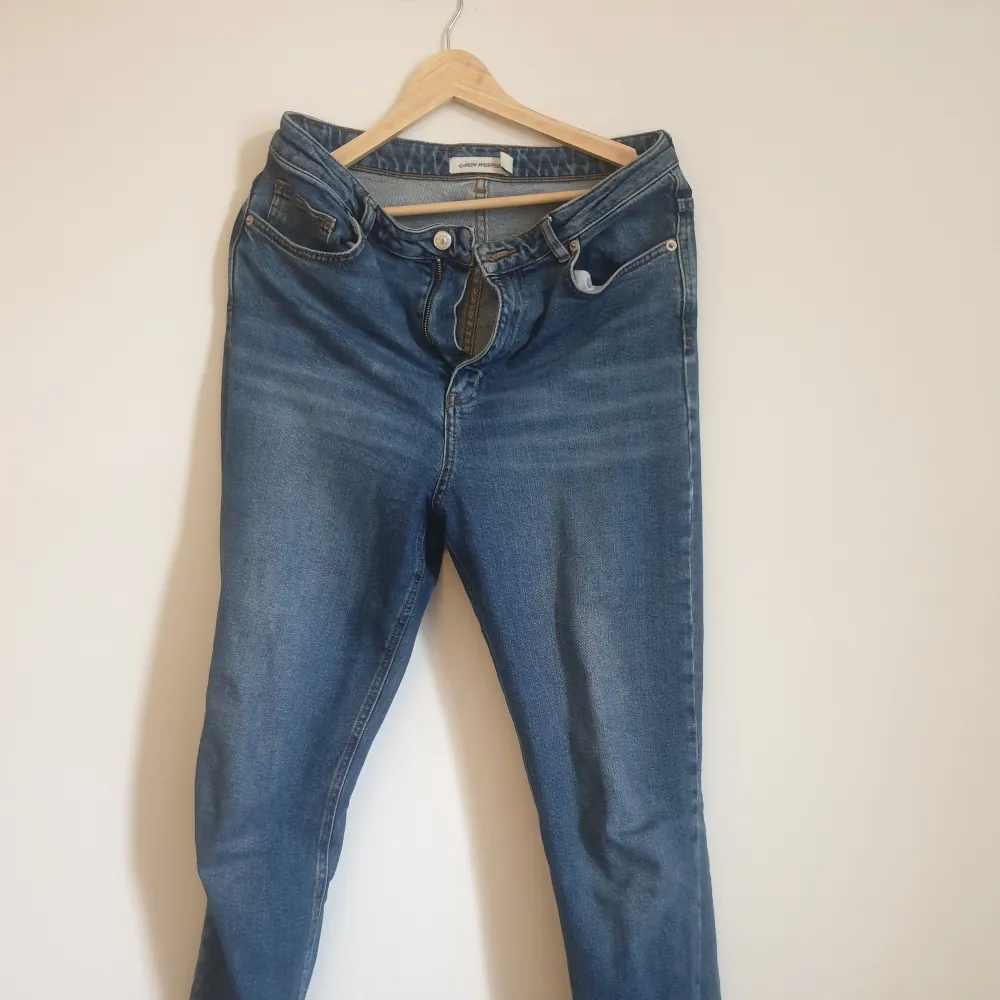 Carin Wester jeans. Blåa, högmidjade och lite lösa. Ganska vida ben. S/M.. Jeans & Byxor.