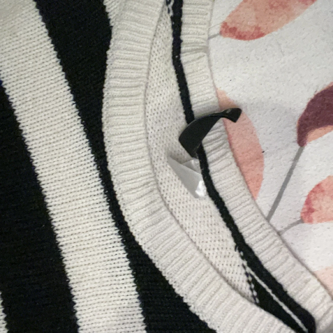 Svart och vit tröja  - 91