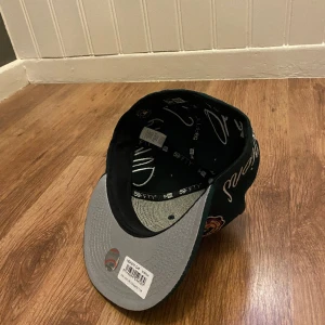 Helt ny Keps - Sprillans ny från Hat store, aldrig använd då den inte passa och hann ej skicka tillbaka. Ge gärna prisförslag