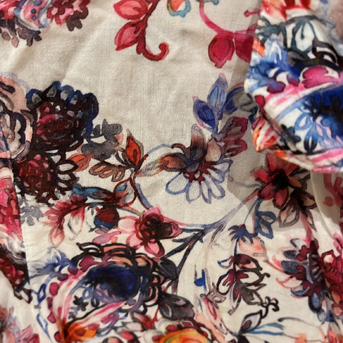 Fin blommig blus  - 90