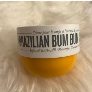 BUM BUM CREAM - Brazilian bum bum cream, helt oanvänd och har förpackningen kvar (kan skicka bilder på innehållet) original pris: 550kr