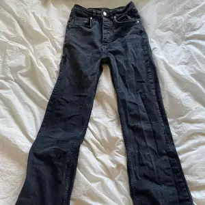 Bootcut jeans som ej kommer till användning. Köpta för 599:- Storlek W28L32