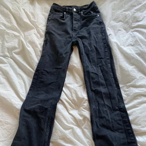Svarta jeans  - Bootcut jeans som ej kommer till användning. Köpta för 599:- Storlek W28L32
