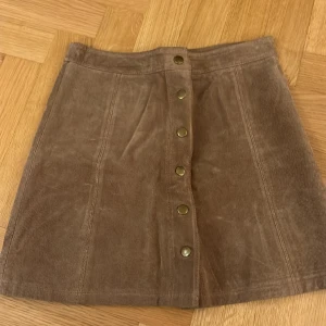 Mocka kjol  - Kjol i brunt äkta mocka 