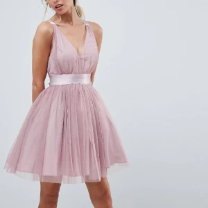 Asos Festklänning  - Aldrig använd! Med prislapp på🫶🏻🌸 Storlek:M (passar också lång person med S) 