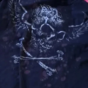 Döskalle tröja - Affliction liknande tröja. Bredd 55cm, Längd 73cm. Ställ gärna frågor :)