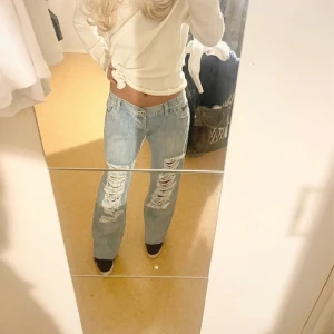Dolce Gabbana jeans - Skitttcoola lågmidjade jeans (inte min bild då de är förstora på mig, därför jag säljer) 