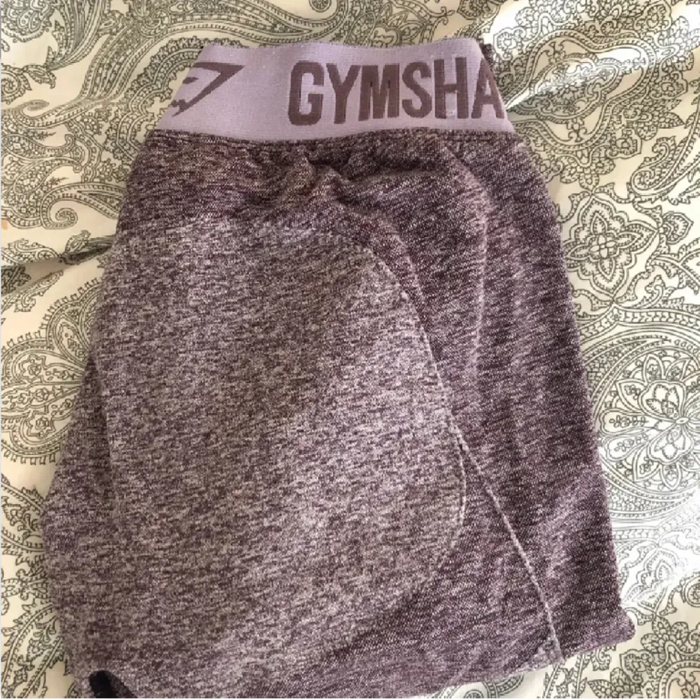 Gymshark tights nyskick . Jeans & Byxor.
