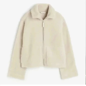 Teddy jacka - Säljer denna populära ursnygga teddyjackan från hm som är helt slutsåld!!