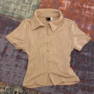 beige topp - beige topp från hm bara testad